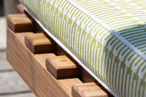 Ensemble d’assises, coussins et matelas de transat sur mesure, réalisé pour le Bunker des Calanques à Marseille, confectionné dans les tissus de la Pierre Frey. {{brizy_dc_image_alt imageSrc=